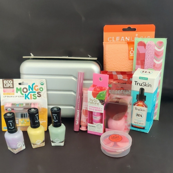Ulta Beauty Other - Beauty and Skincare Bundle In Hard Shell Cosmetic Case